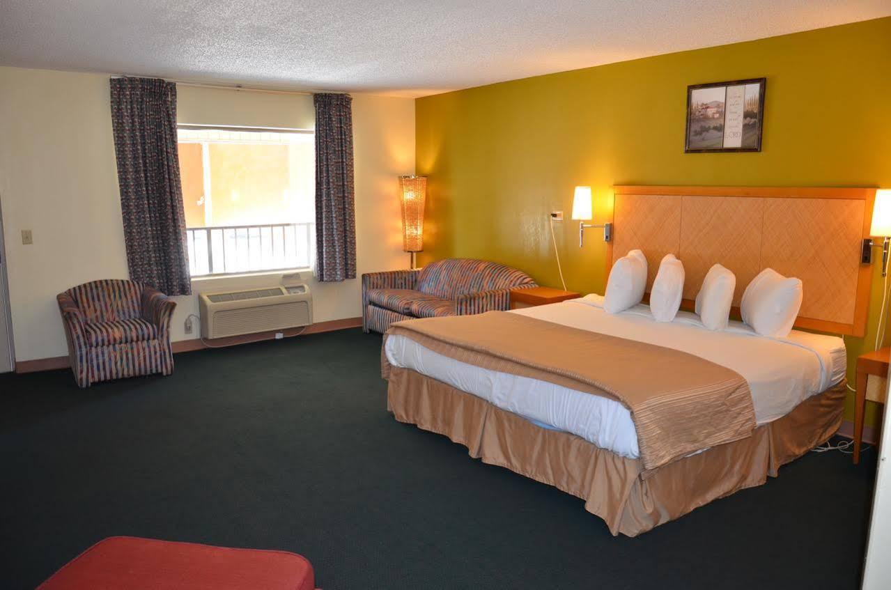Days Inn Cheraw Εξωτερικό φωτογραφία