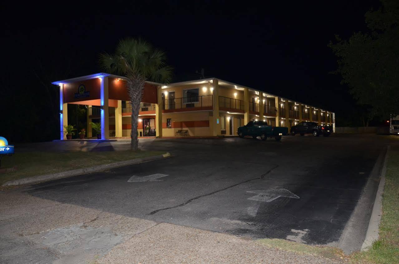 Days Inn Cheraw Εξωτερικό φωτογραφία
